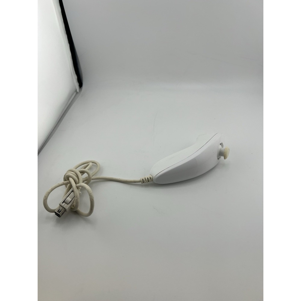 Nintendo‎ Wii OEM RVL-003 White Controller w/ Nunchuck & Sleeve Bundle Tested - Picture 10 of 14